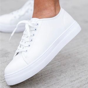 White Basic Sneaker
